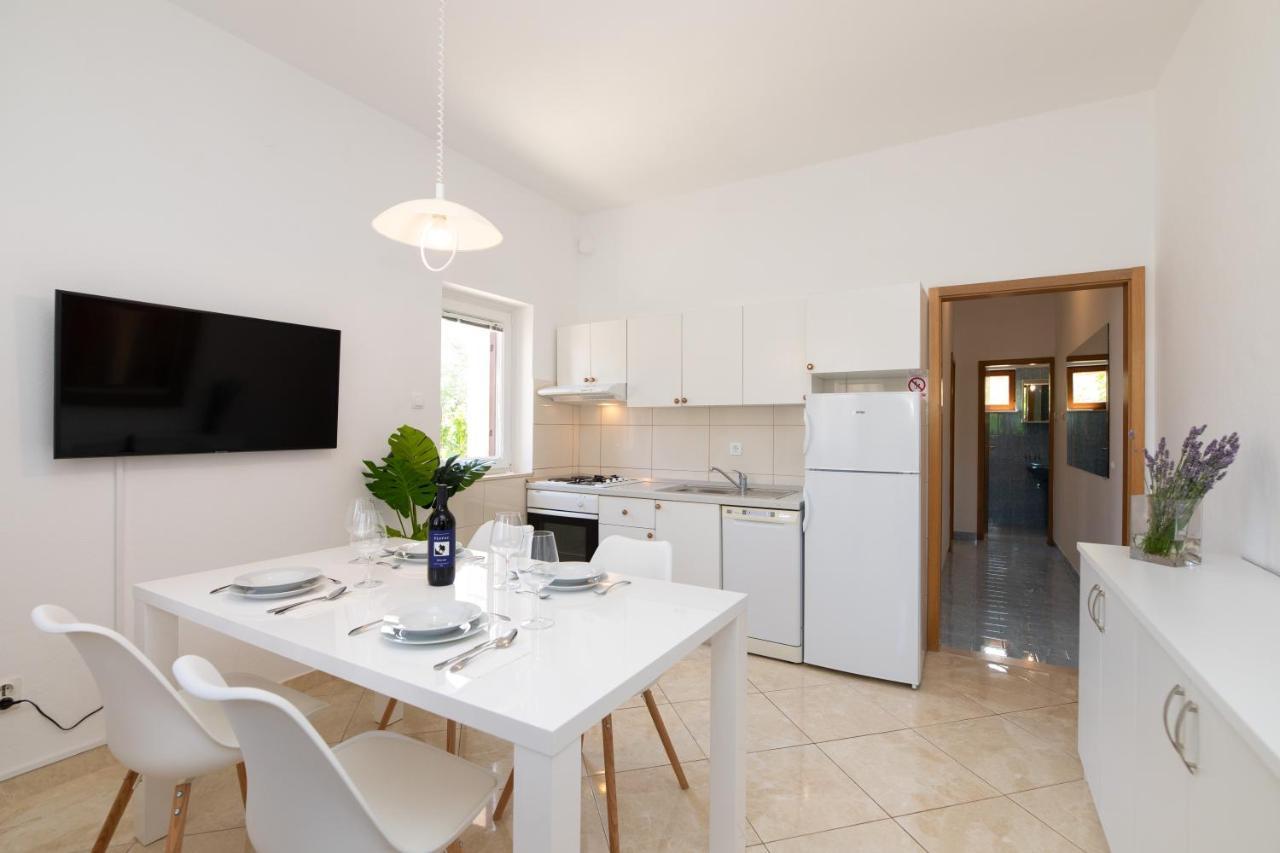 Apartments4You Supetar-The Best And Most Popular Apartments For Discovering The Island - Free Parking - 200 Meters From The Beach Esterno foto