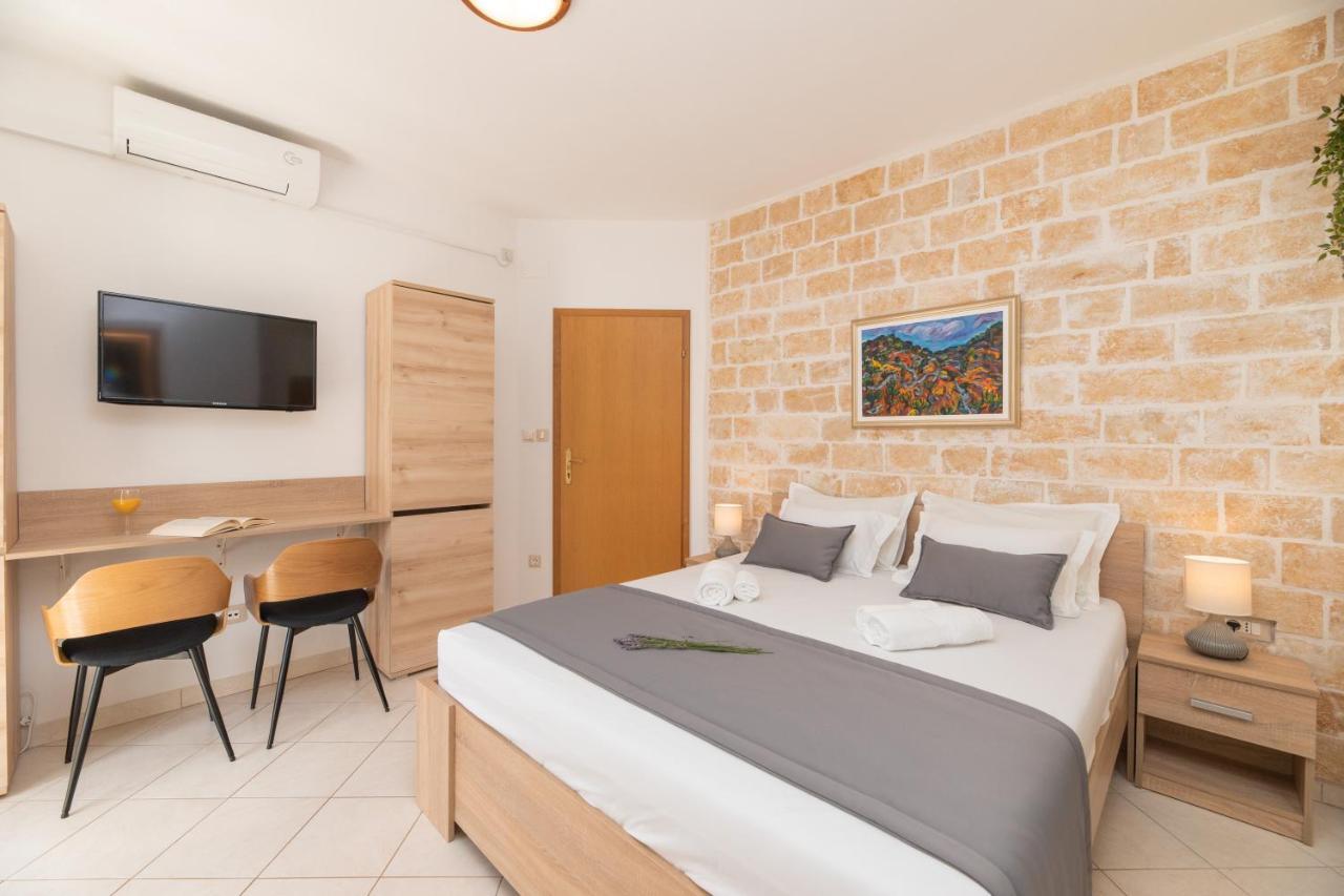 Apartments4You Supetar-The Best And Most Popular Apartments For Discovering The Island - Free Parking - 200 Meters From The Beach Esterno foto