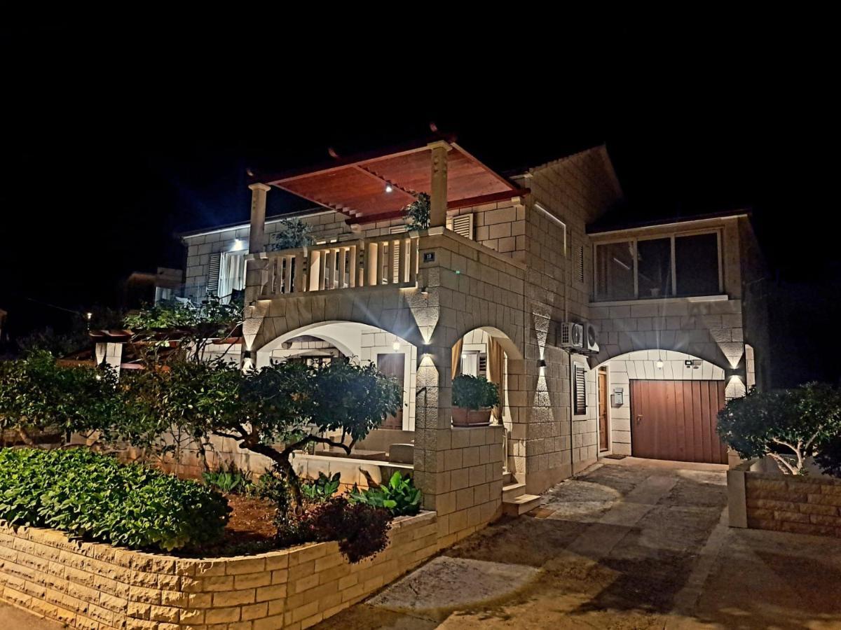 Apartments4You Supetar-The Best And Most Popular Apartments For Discovering The Island - Free Parking - 200 Meters From The Beach Esterno foto